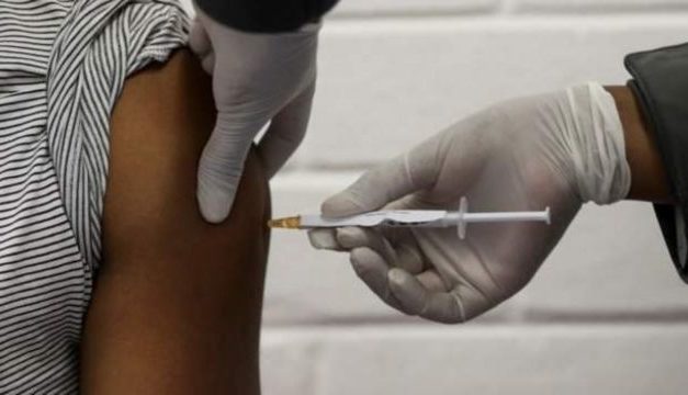 Covid-19 : Macky demande le lancement des campagnes de vaccination à la fin du mois de février 2021 au plus tard