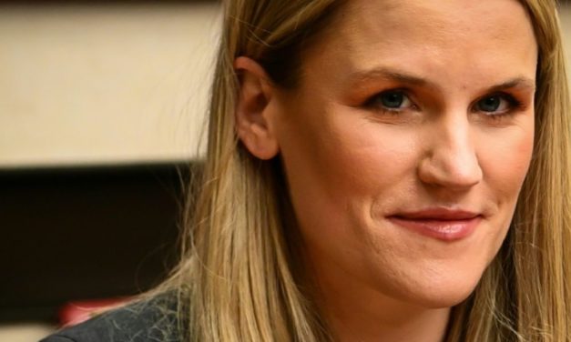 La lanceuse d'alerte de Facebook veut confier aux jeunes des "outils" pour les réseaux