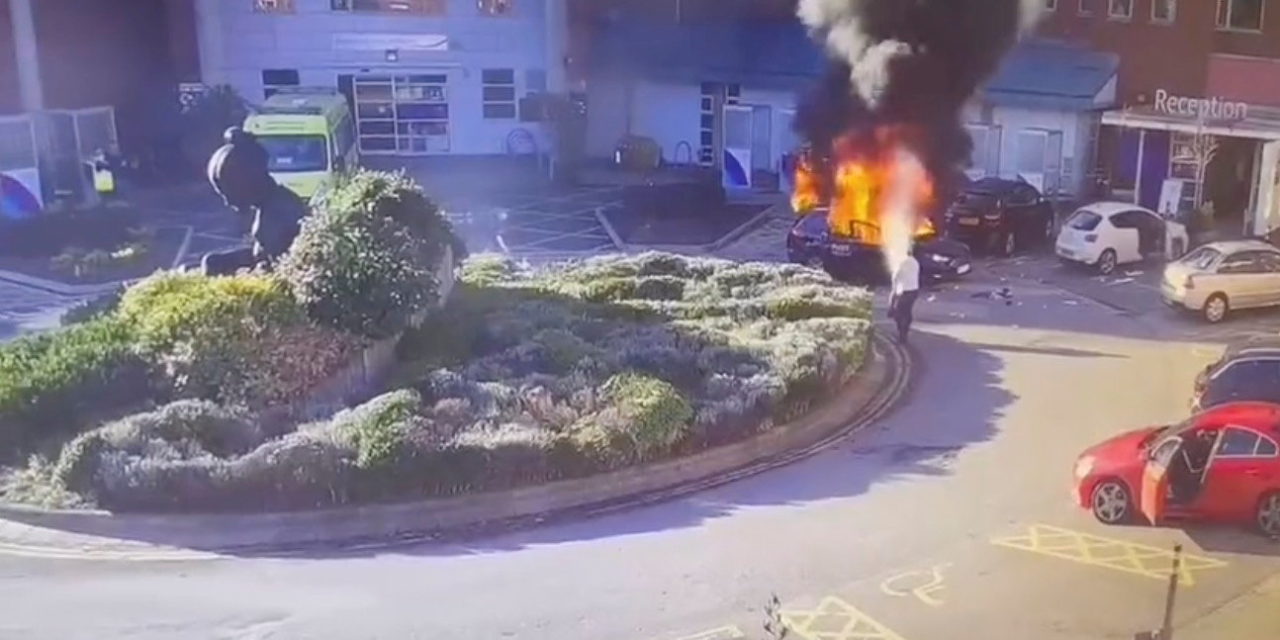 LIVERPOOL - Un taxi explose devant un hôpital et fait un mort et un blessé