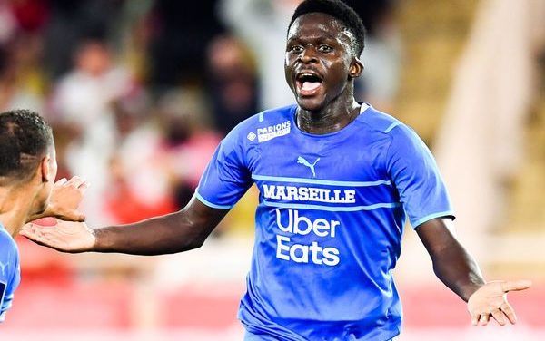 DIENG POUSSÉ VERS LA SORTIE À L'OM - Son agent brise le silence