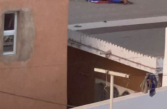 MOSQUEE DE SICAP KARACK - Deux homos surpris en pleins ébats sur la terrasse