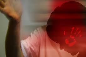 COUPS ET BLESSURES VOLONTAIRES SUR MINEUR DE MOINS DE 15 ANS - Le maçon brûle son neveu avec un couteau rougi au feu