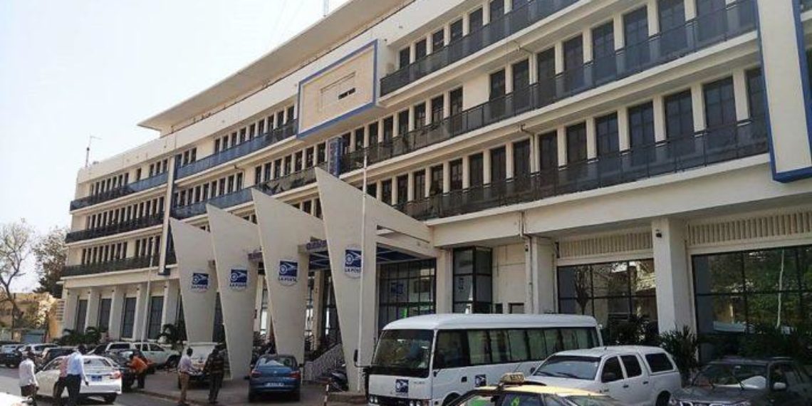 DIFFICULTES DE PAIEMENT A LA POSTE - Clients et travailleurs interpellent Macky Sall