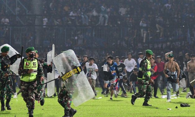 DRAME EN INDONÉSIE - 32 enfants parmi les 125 morts, le chef de la police démis