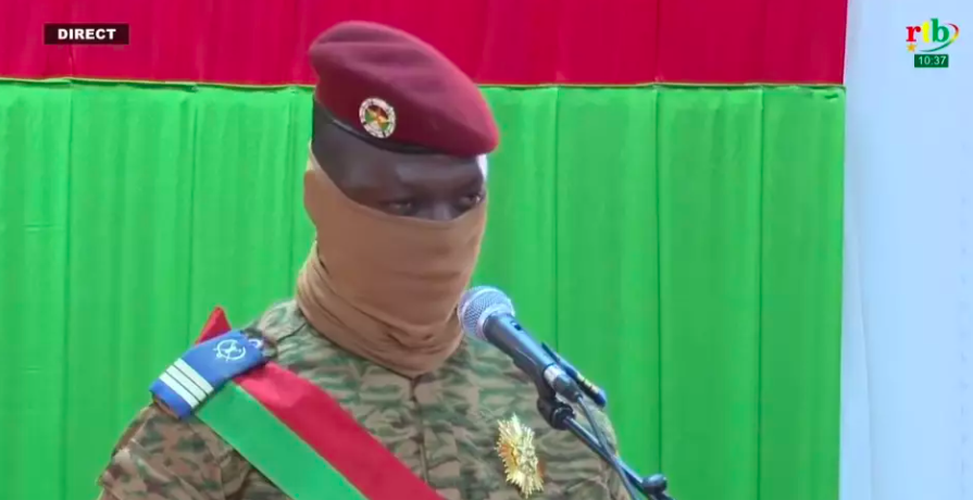 BURKINA -  Le capitaine Ibrahim Traoré officiellement investi président de la transition