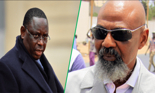 EN COULISSES - Pape Samba Mboup, le soutien et les fleurs pour Macky !