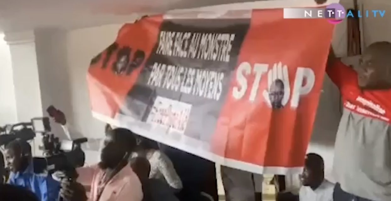 NETTALI TV - SOUTIEN A PAPE ALE NIANG A L’ASSEMBLEE NATIONALE - Deux journalistes interpellés par la gendarmerie puis relâchés