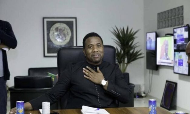 EN COULISSES - Bougane fait feu de tout bois !