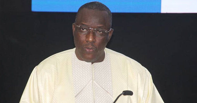 EN COULISSES - 1er lot d'uniformes scolaires livré, mais...