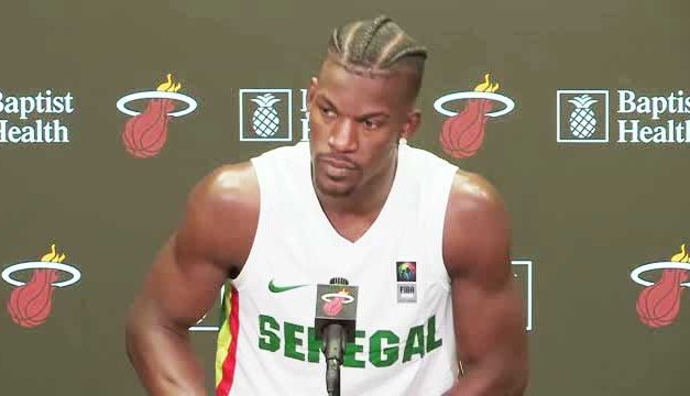 NBA - Jimmy Butler s’affiche en conférence de presse avec le maillot du Sénégal !