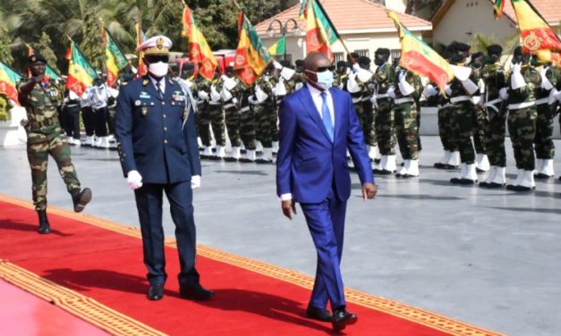 EN COULISSES - Sidiki Kaba défend l'armée