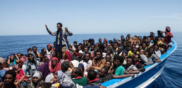 EN COULISSES -  99 migrants arrivent en Espagne