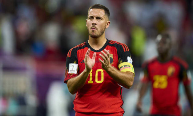 EN COULISSES - Eden Hazard range ses godasses
