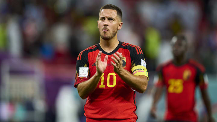 EN COULISSES - Eden Hazard range ses godasses