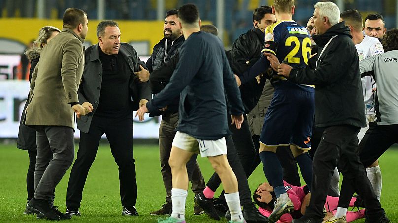 EN COULISSES - Le championnat turc suspendu