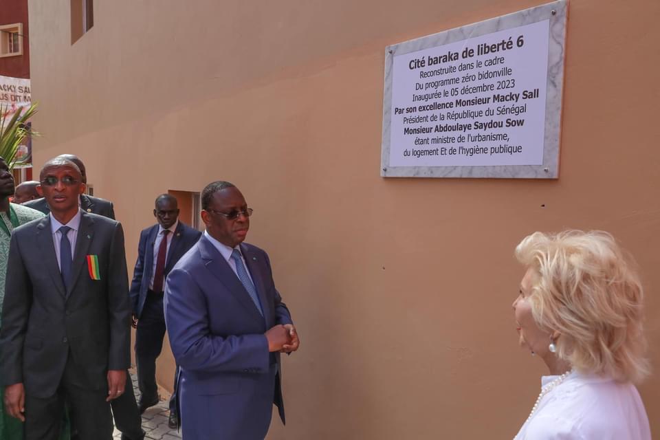 EN COULISSES - Macky livre les clefs de la cité Baraka (bis)