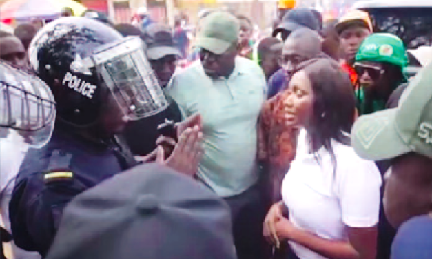 EN COULISSES - La caravane d'Anta Babacar Ngom, gazée
