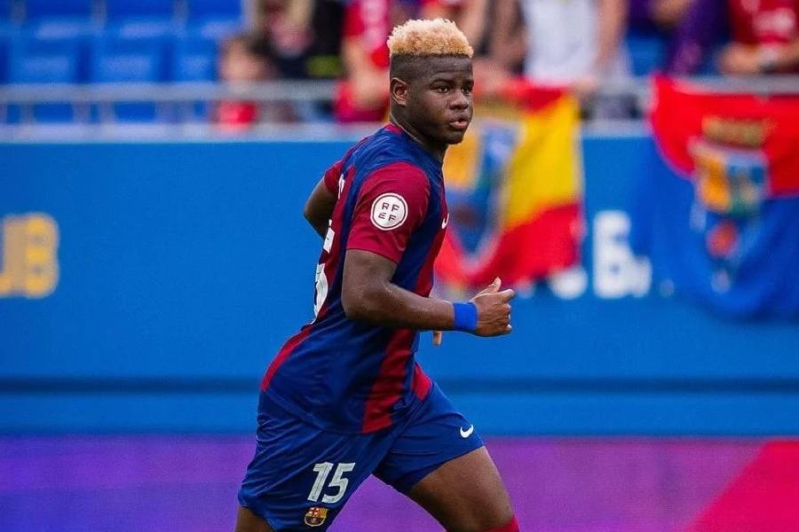 BARÇA - Xavi s’enflamme pour Mikayil Faye