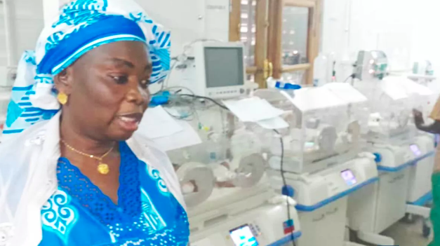 RICHARD-TOLL -  Une femme donne naissance à des quadruplés