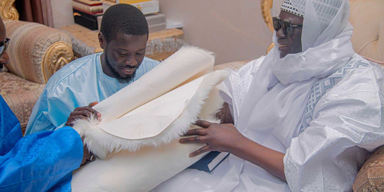 PREMIÈRES SORTIES PUBLIQUES DU PRÉSIDENT DIOMAYE FAYE À TOUBA ET À TIVAOUANE - Les symboles imagés de la rupture