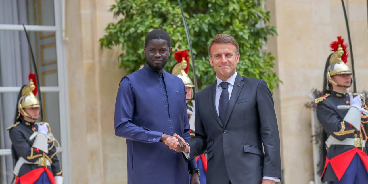 LIVRE BLANC SUR LE MASSACRE DES TIRAILLEURS SÉNÉGALAIS – Diomaye exprime sa frustration sur la non-coopération de la France