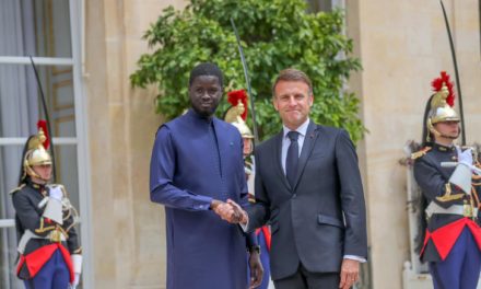 LIVRE BLANC SUR LE MASSACRE DES TIRAILLEURS SÉNÉGALAIS – Diomaye exprime sa frustration sur la non-coopération de la France