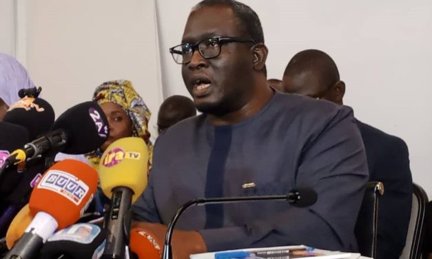 AYIB DAFFÉ - "Il est important de réserver la primeur à la presse locale"