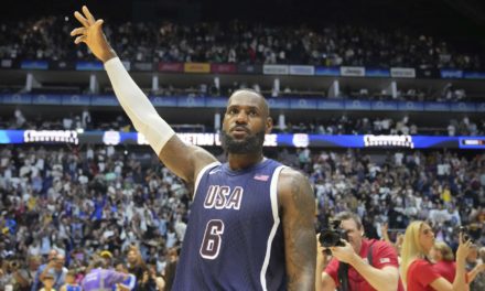 JO 2024 – LeBron James porte-drapeau masculin des États-Unis