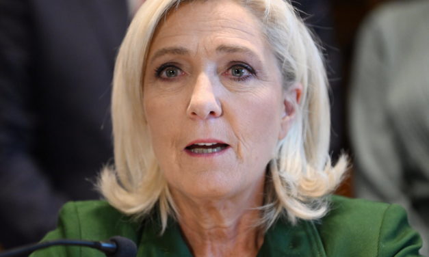 FRANCE - 5 ans d'inéligibilité et deux ans de prison ferme pour Marine Le Pen