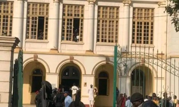 DEMENTI DE LA POLICE SUR LE BLOCAGE DE L'ACCES A l'HOTEL DE VILLE - Le bureau municipal de la ville de Dakar dément à son tour