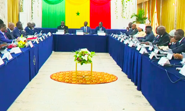 CONSEIL DES MINISTRES - La loi de finances rectificative et le budget 2025 adoptés