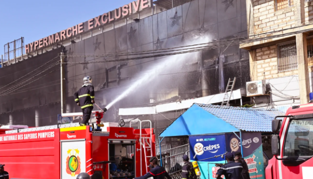 INCENDIE DE L'HYPERMARCHÉ EXCLUSIVE - Aucune perte en vie humaine, des dégâts énormes