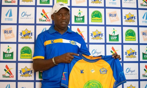 TEUNGUETH FC - Sidath Sarr quitte le banc 