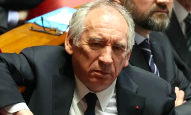 BUDGETS - François Bayrou affronte deux motions de censure