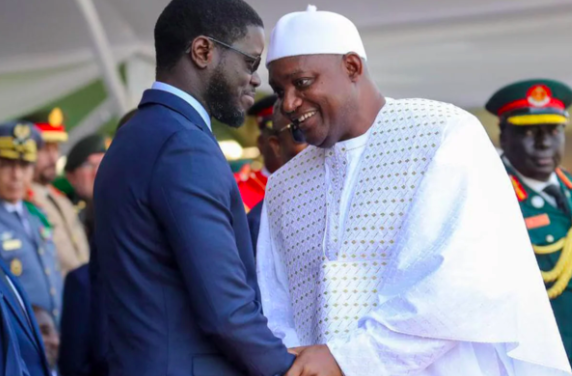 GAMBIE - Diomaye chez Barrow pour participer à la fête de l'indépendance