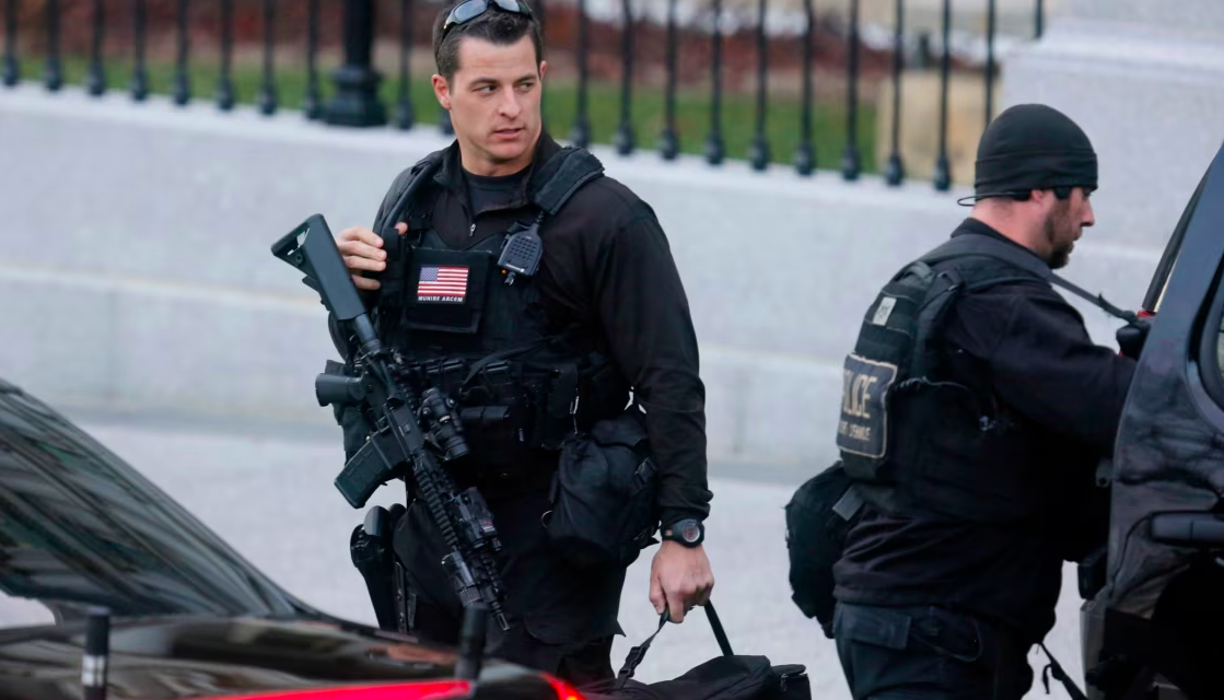USA - Les gardes du corps de Donald Trump tirent sur un homme devant la Maison-Blanche