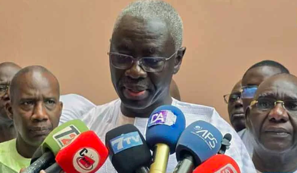 TIVAOUANE - Une délégation d’opposants membres du FDR reçue par le Khalife des Tidianes