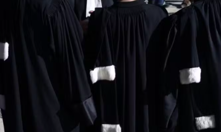 TRIBUNAL DE PARIS - Une fausse avocate suspectée de vol, interpellée pendant le procès Sarkozy