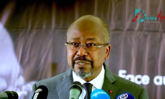 Deuxième, Bilie-By-Nze critique une présidentielle "opaque", mais ne saisira pas la Cour constitutionnelle