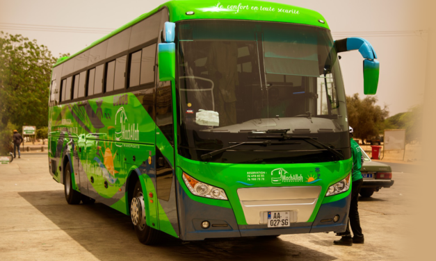 ZIGUINCHOR - Un bus de la compagnie “Mashallah Transport” de la journaliste Ourèye Thiam Preira, caillassé par des transporteurs