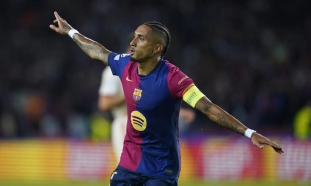 BARCELONE - Raphinha égale Messi