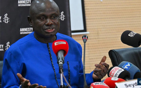 FERMETURE DES MÉDIAS - Seydi Gassama dénonce!