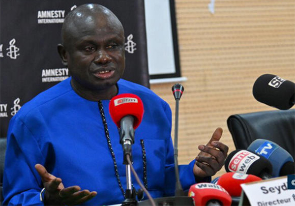 FERMETURE DES MÉDIAS - Seydi Gassama dénonce!