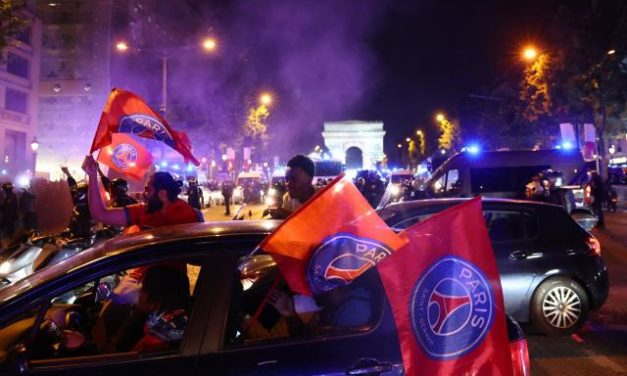 PSG EN FINALE - 3 blessés aux Champs Elysées