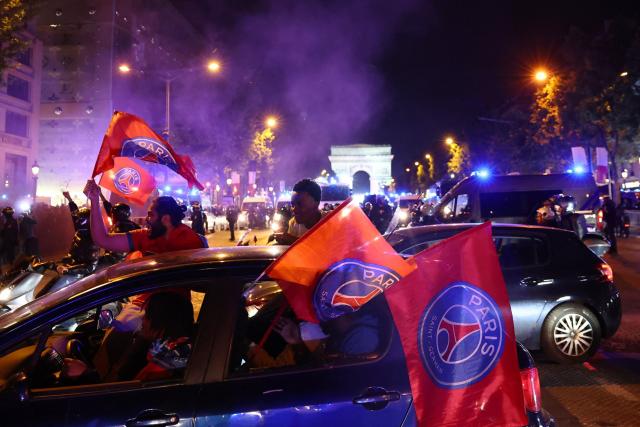 PSG EN FINALE - 3 blessés aux Champs Elysées