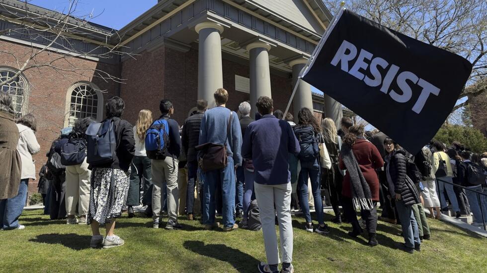 ÉTATS-UNIS - Une juge bloque temporairement l’interdiction faite à Harvard par l’administration Trump de recevoir des étudiants étrangers