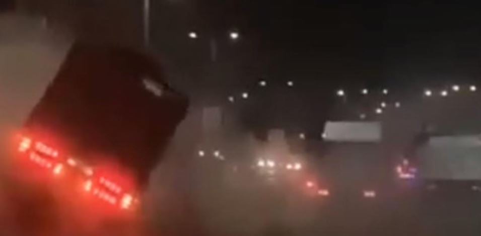 COURSE-POURSUITE ENTRE CAMIONS SUR L'AUTOROUTE - 3 ans et 6 mois pour les deux chauffeurs