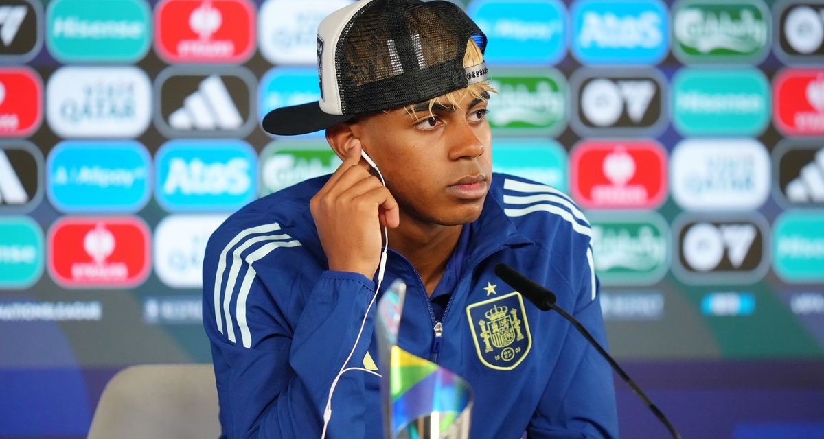 ESPAGNE - Guti tacle Lamine Yamal