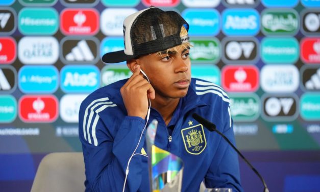 ESPAGNE - Guti tacle Lamine Yamal