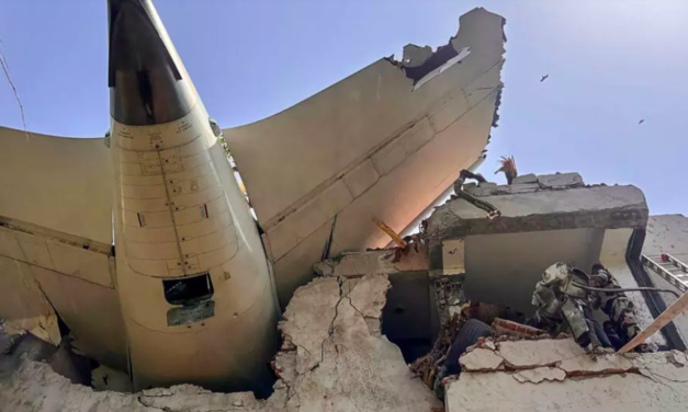 INDE - Un Boeing 787 d'Air India s'écrase avec 242 personnes à bord